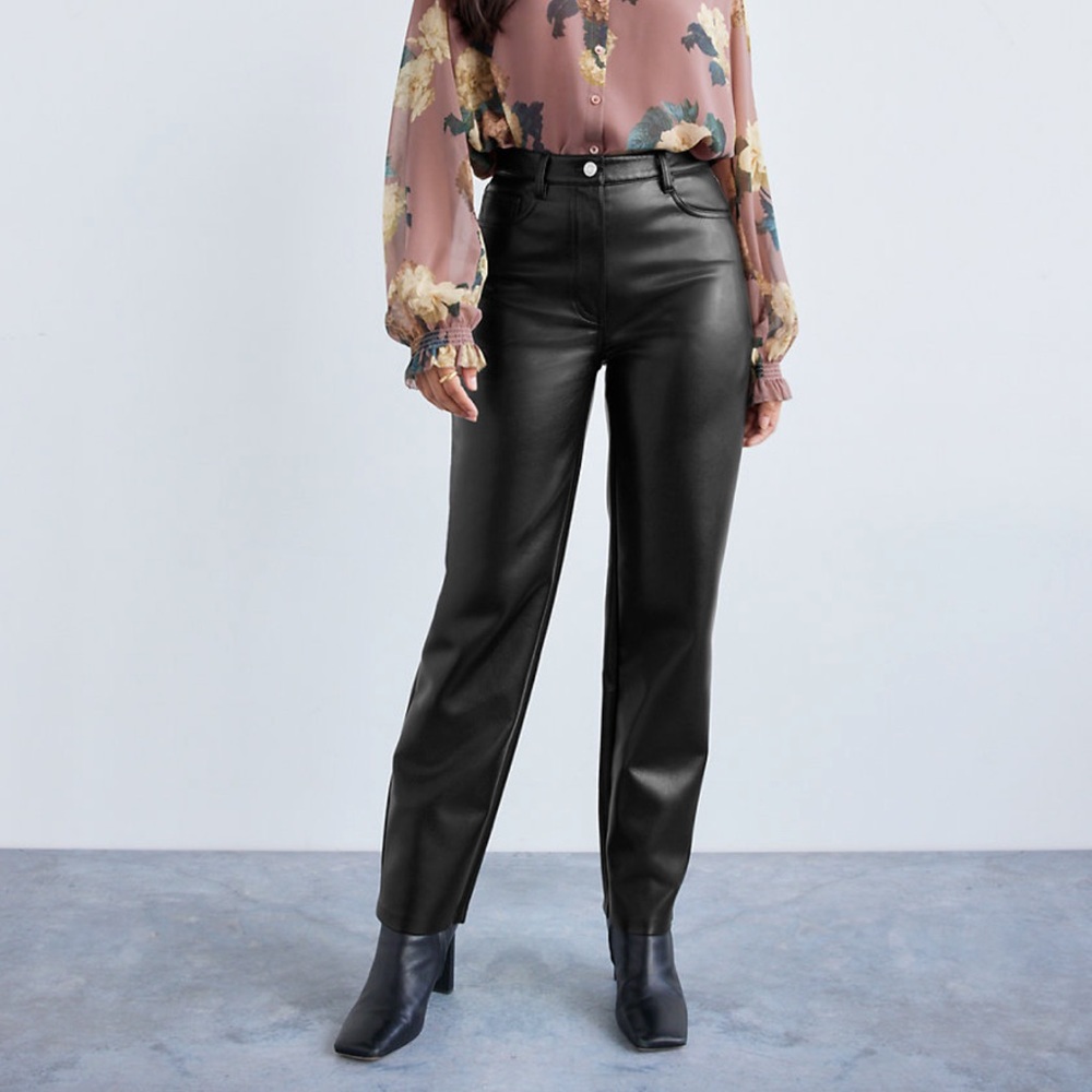 Aritzia Melina Pants (Short/cropped)